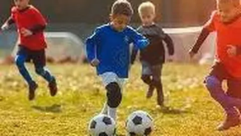 惊现球场后惊魂一幕！曼联赛迷列车突变冲突，森林队官方深情慰问受伤球迷