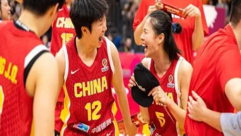 利物浦完胜曼城，英超冠军悬念揭晓，斯洛特4222阵型立下奇功